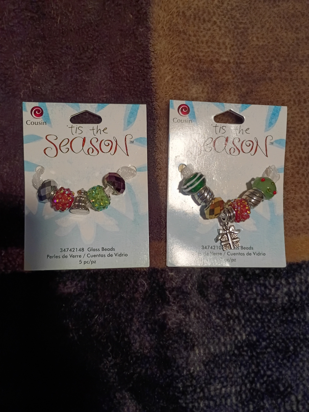Cousin 'Tis the Season Green and Red Glass Bead Charms